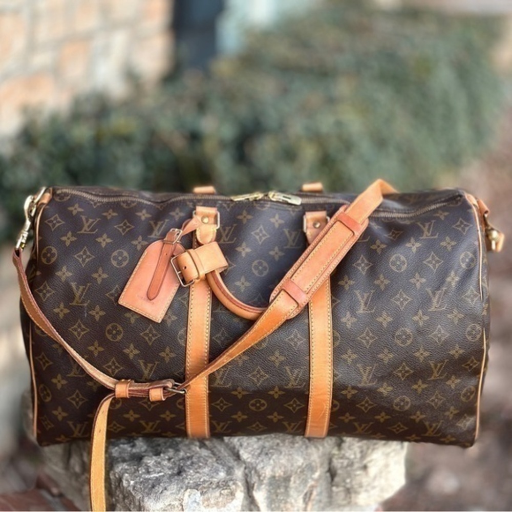 Pending sale EXCELLENT CONDITION Keepall Bandoulière 50. Monogram canvas.